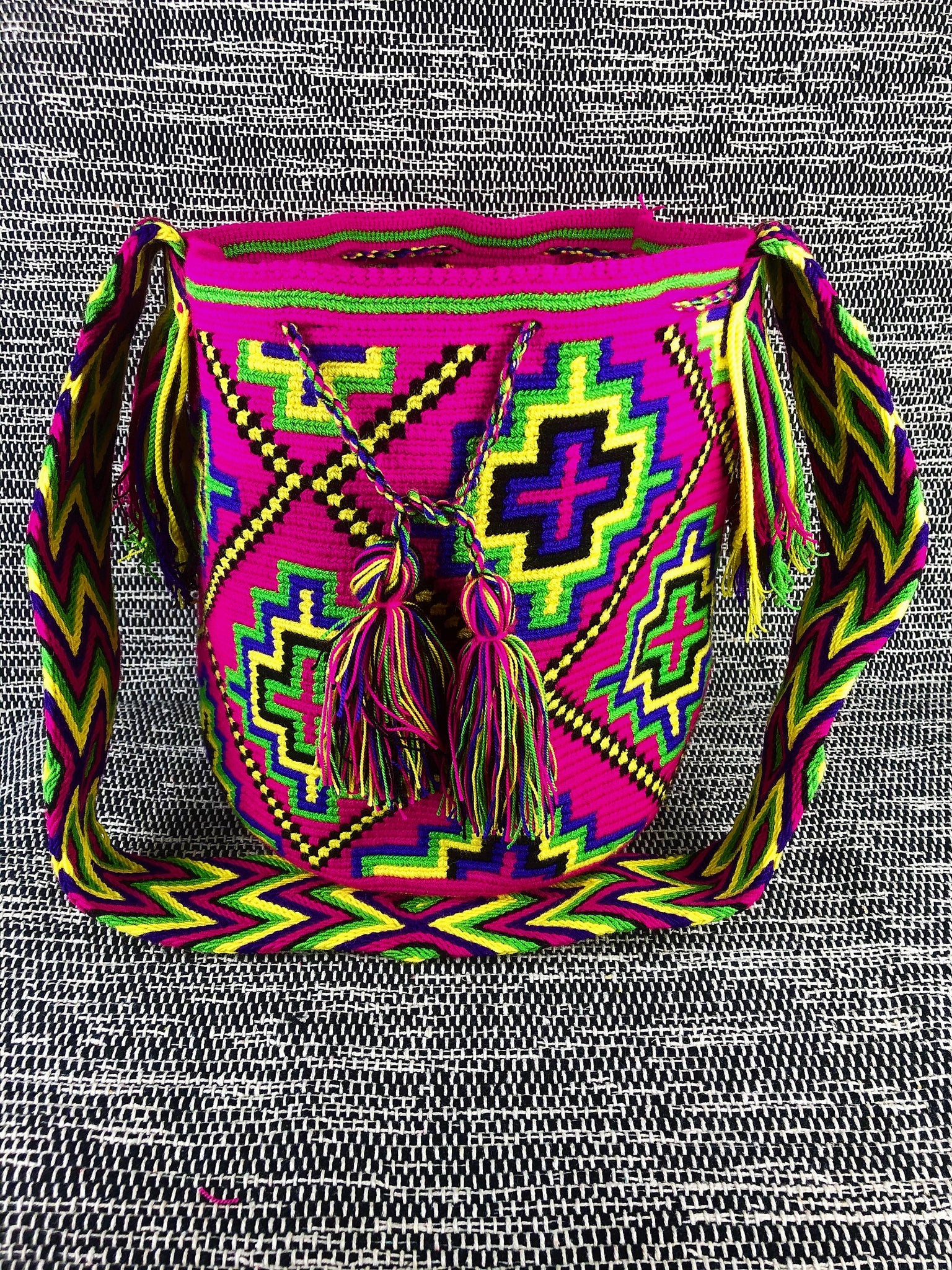 Wayuu / Colombian - "Mochila" bag - Fuschia