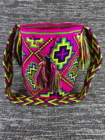 Wayuu / Colombian - "Mochila" bag - Fuschia