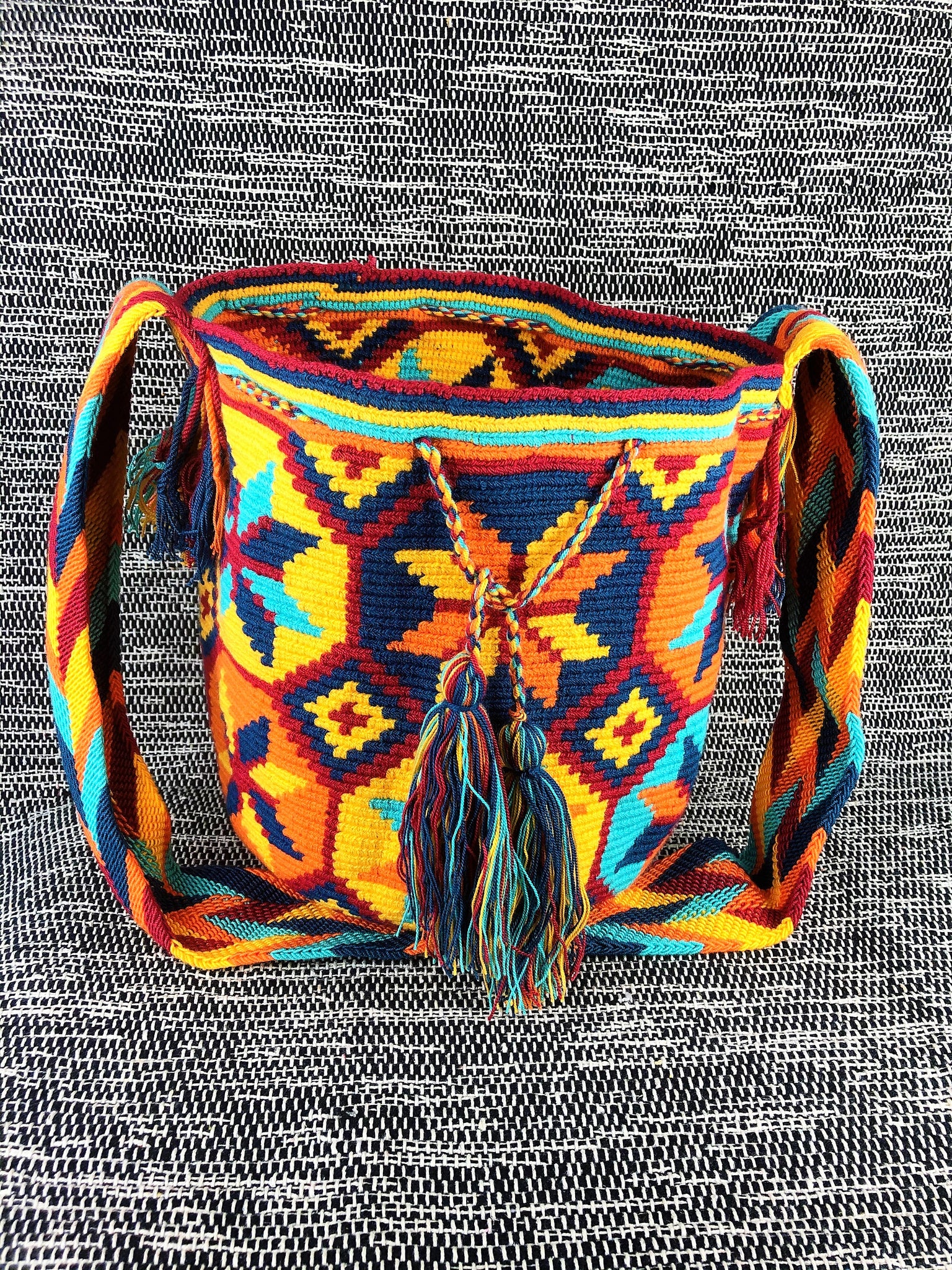 Wayuu / Colombian - "Mochila" bag - Orange, blue