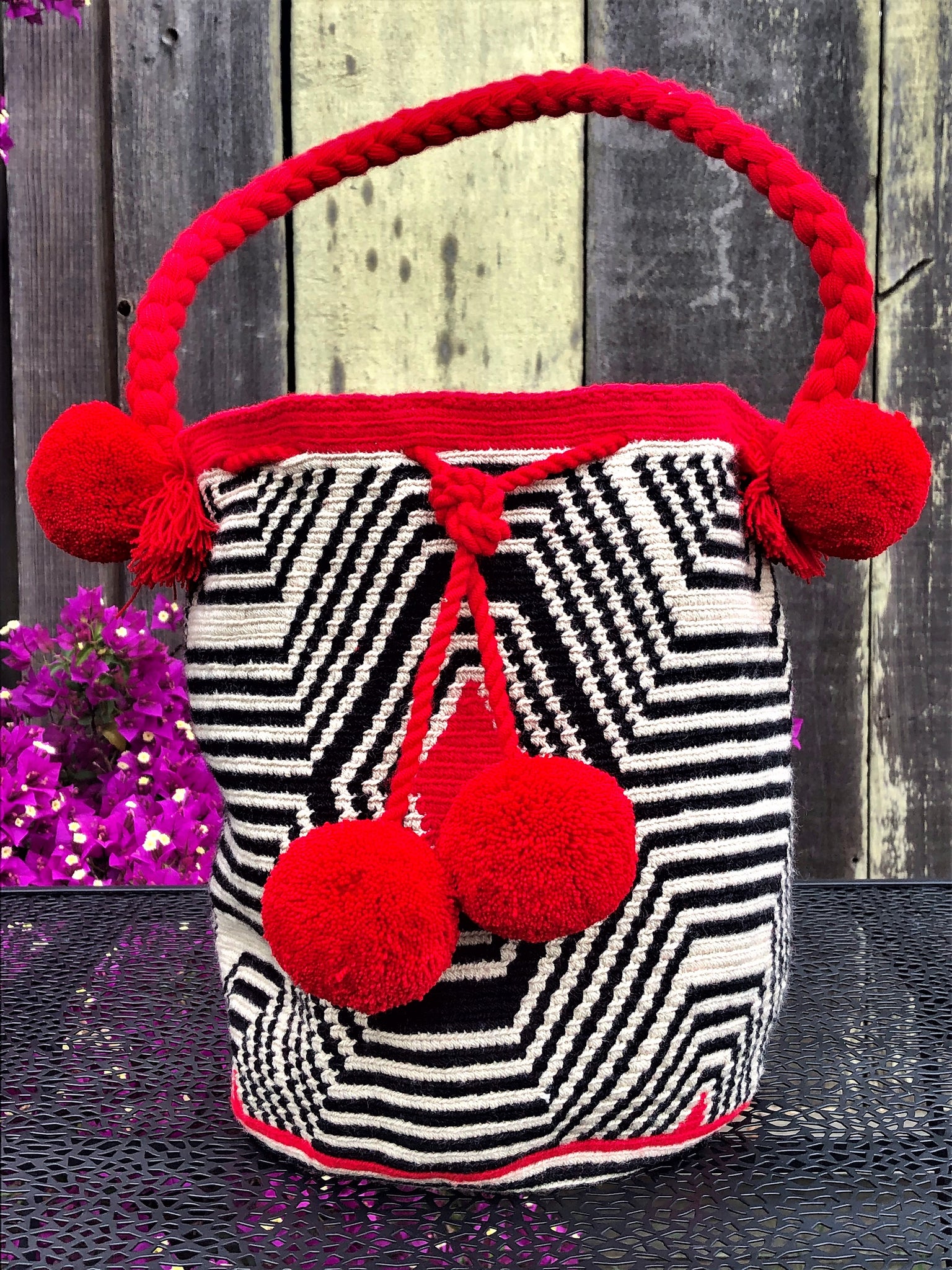 Wayuu / Colombian - Bag with Braided handle - Red, black and white